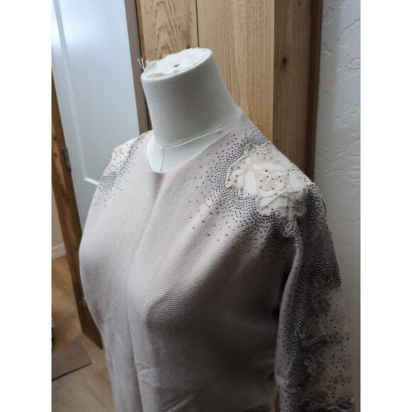 Liv Milano Women's Beige Embellished Shoulder & Sleeves Sweater Size Small S - Picture 2 of 7